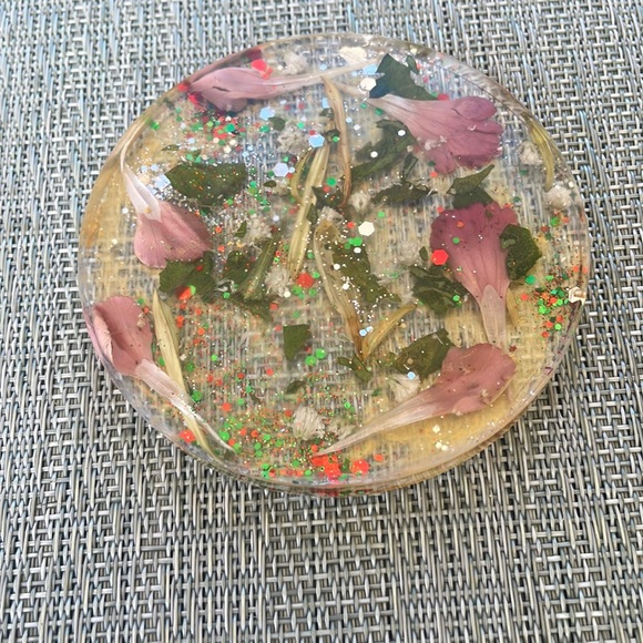 XMAS Handmade Pressed Flower Holiday Coaster Set and Holder - Picture 4 of 16